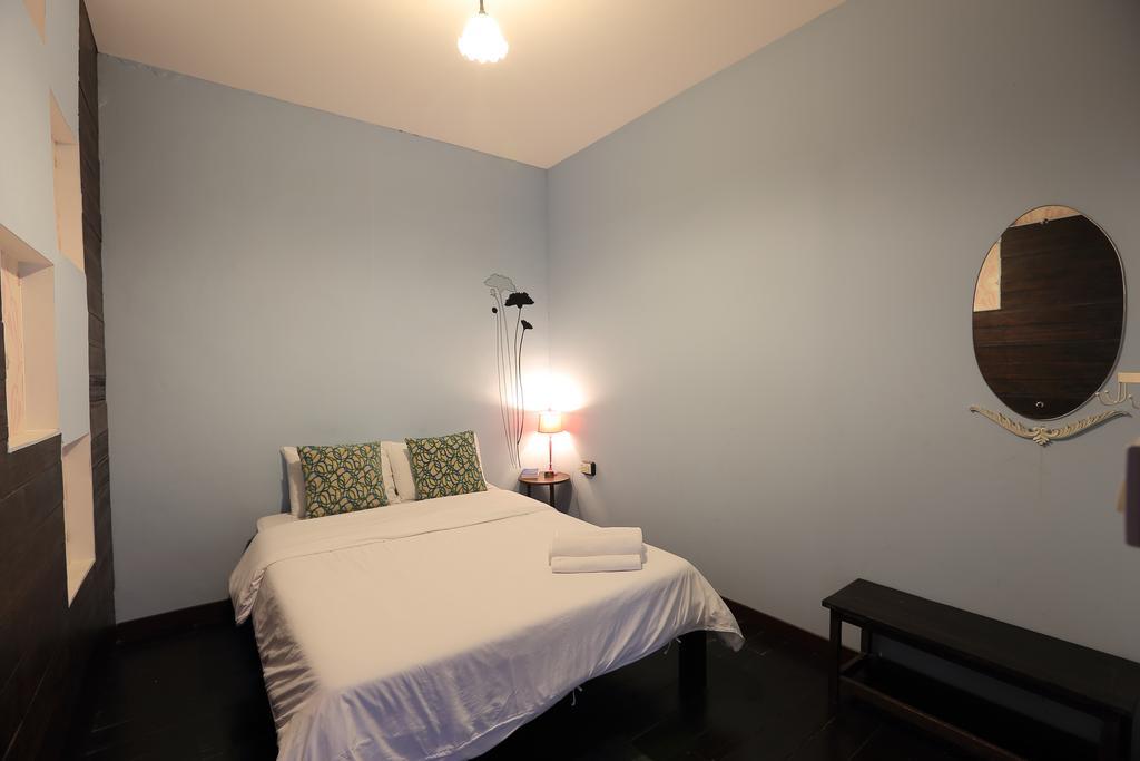 Luang Poj Boutique Hostel Ранонг Стая снимка