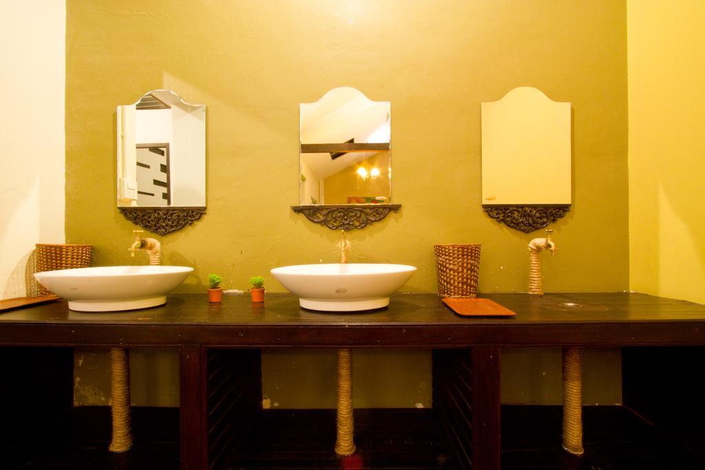 Luang Poj Boutique Hostel Ранонг Екстериор снимка