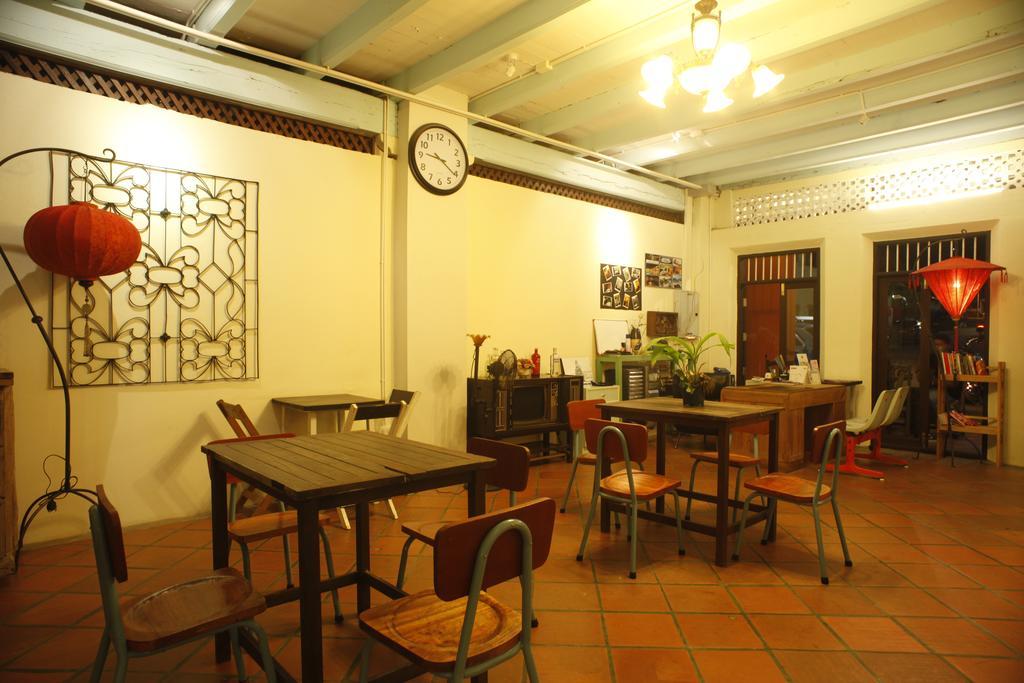 Luang Poj Boutique Hostel Ранонг Екстериор снимка