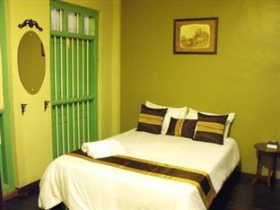 Luang Poj Boutique Hostel Ранонг Екстериор снимка